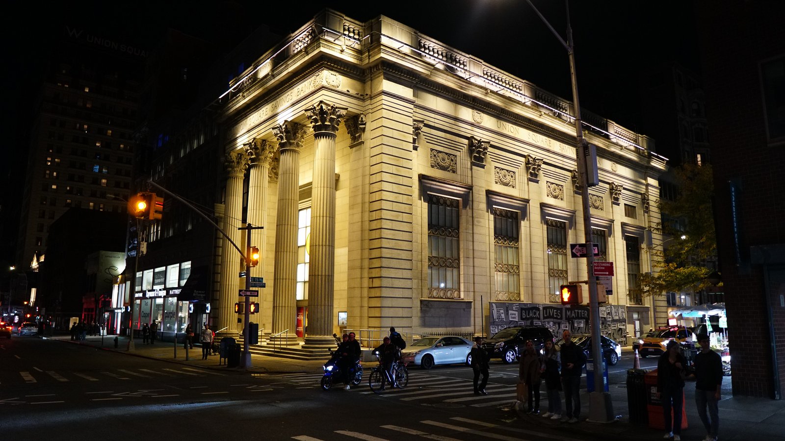 Union Square Savings Bank, Union Square